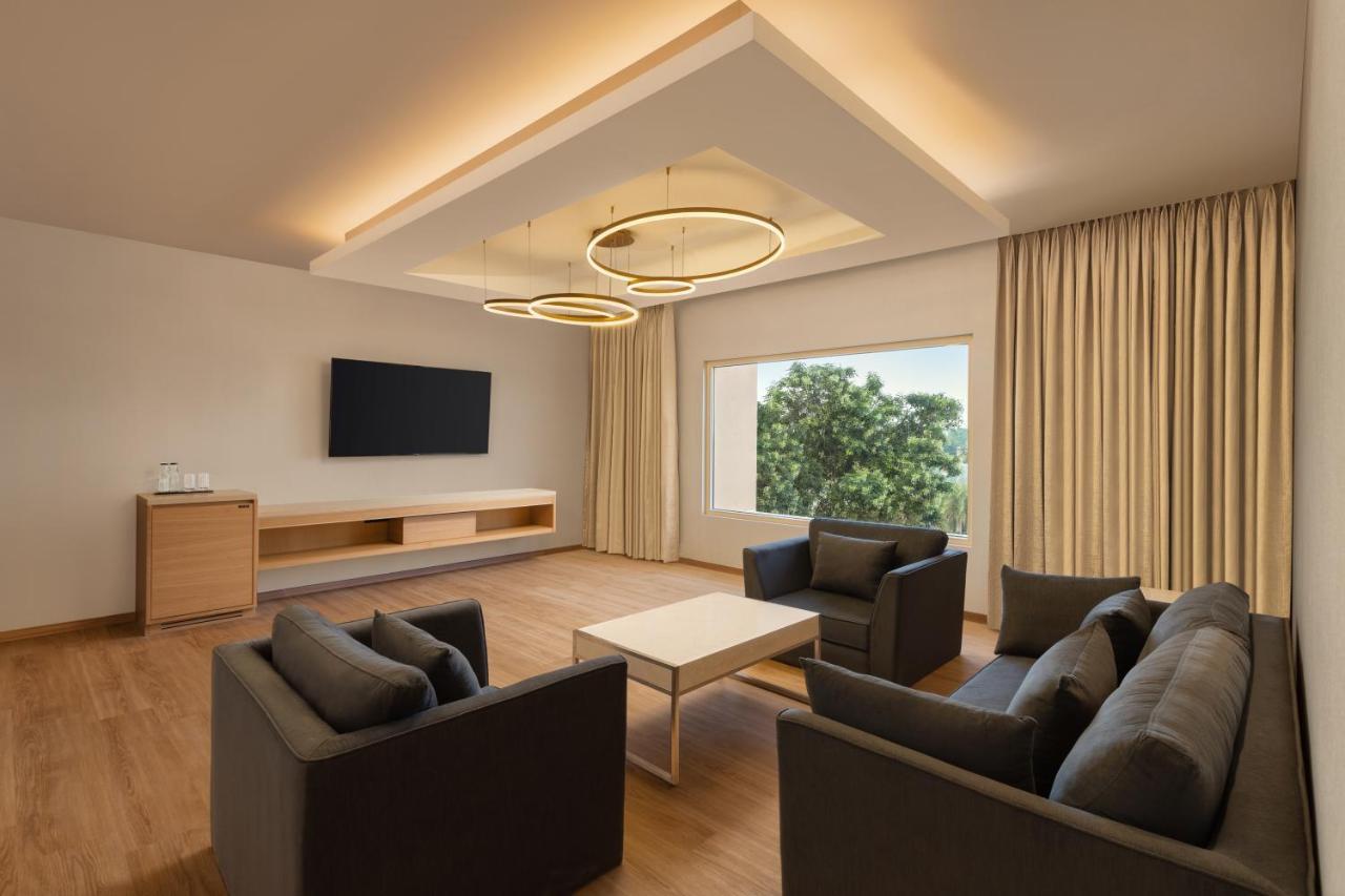 Courtyard By Marriott Tiruchirappalli Exterior photo