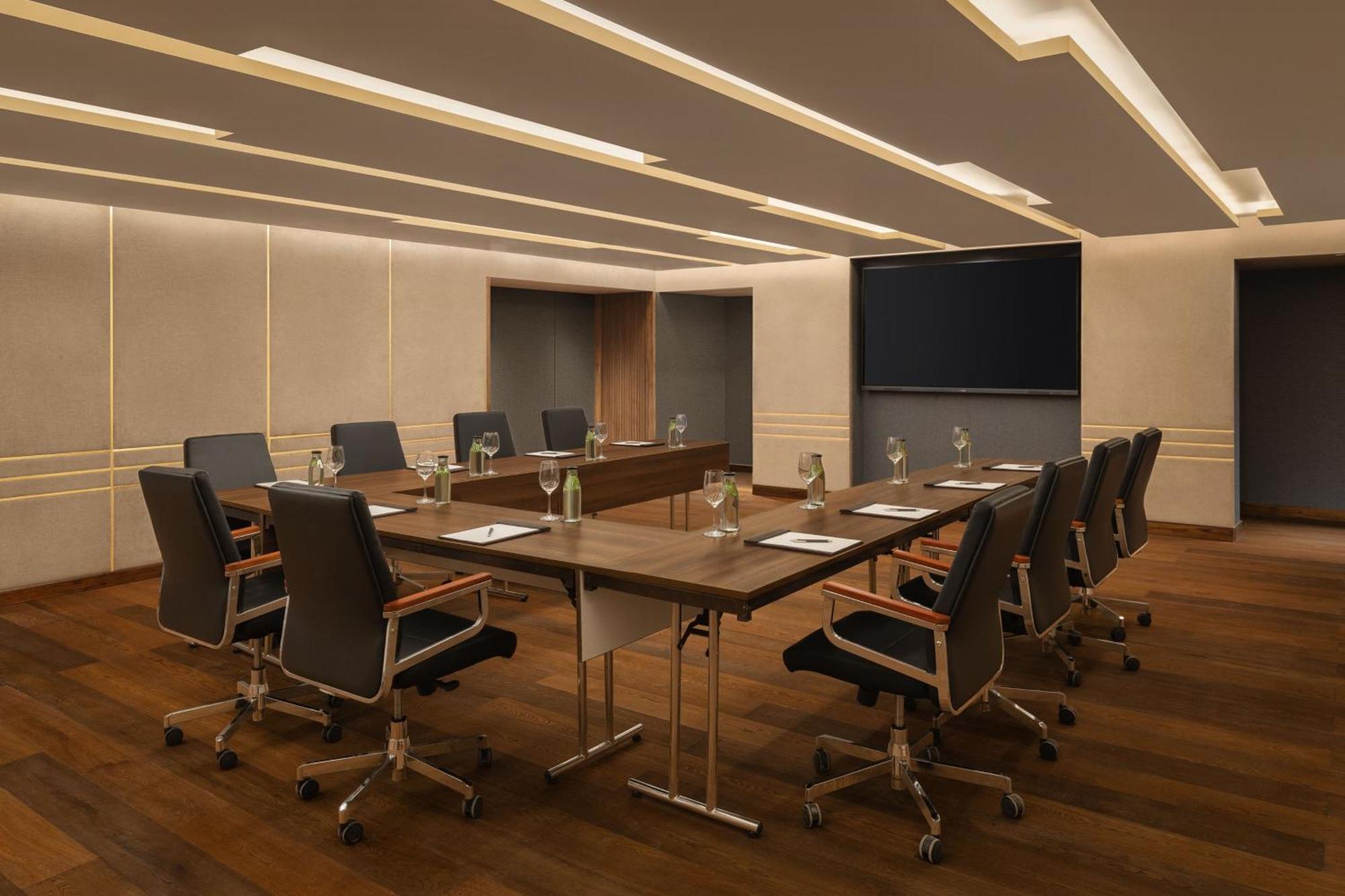 Courtyard By Marriott Tiruchirappalli Exterior photo