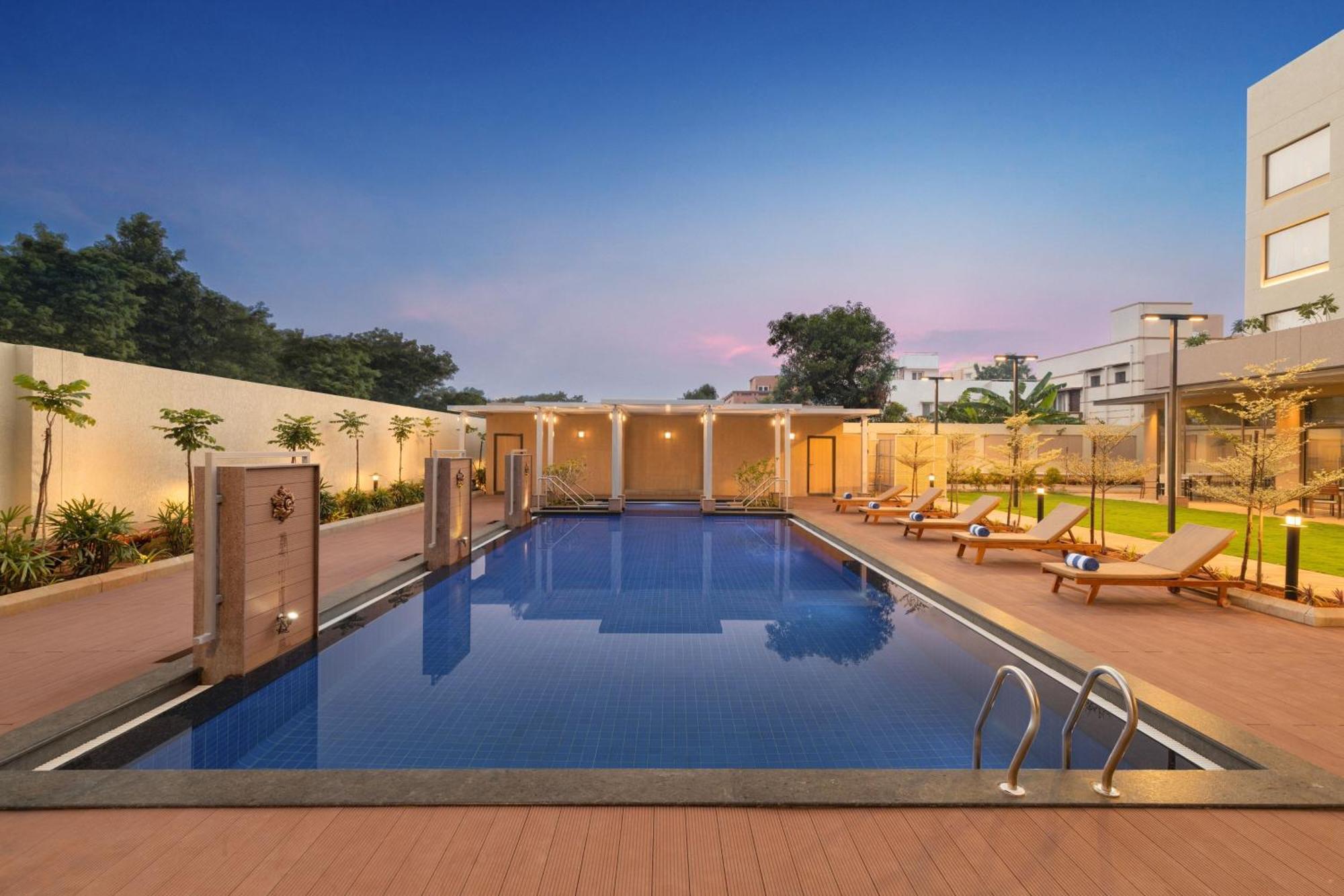 Courtyard By Marriott Tiruchirappalli Exterior photo