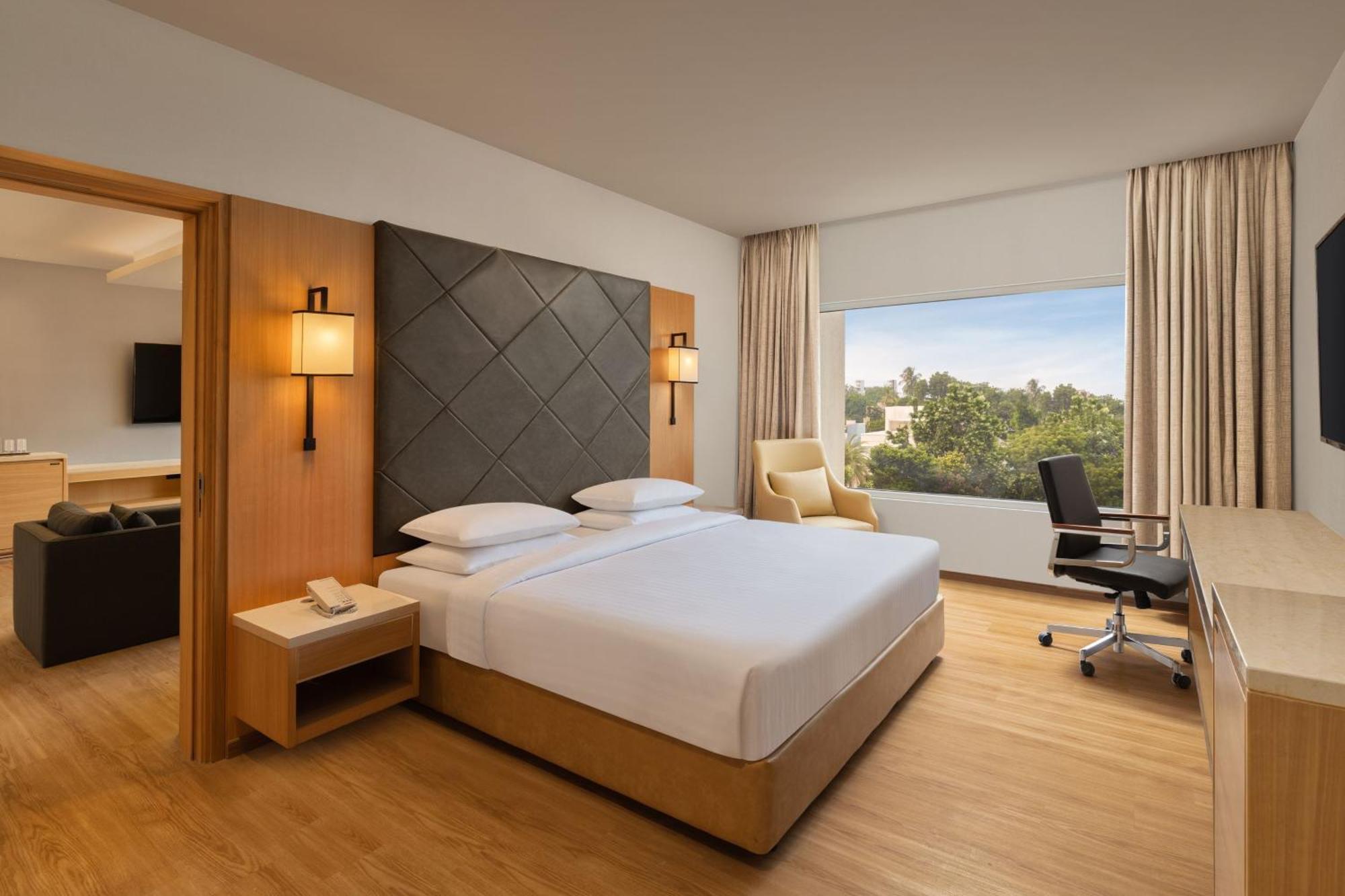 Courtyard By Marriott Tiruchirappalli Exterior photo