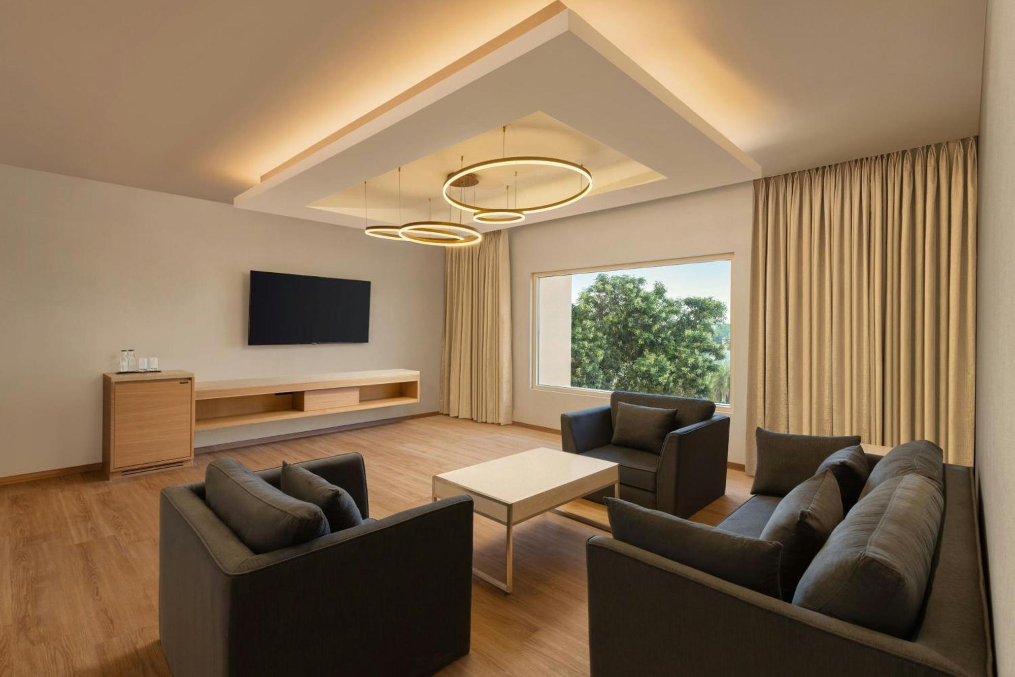 Courtyard By Marriott Tiruchirappalli Exterior photo